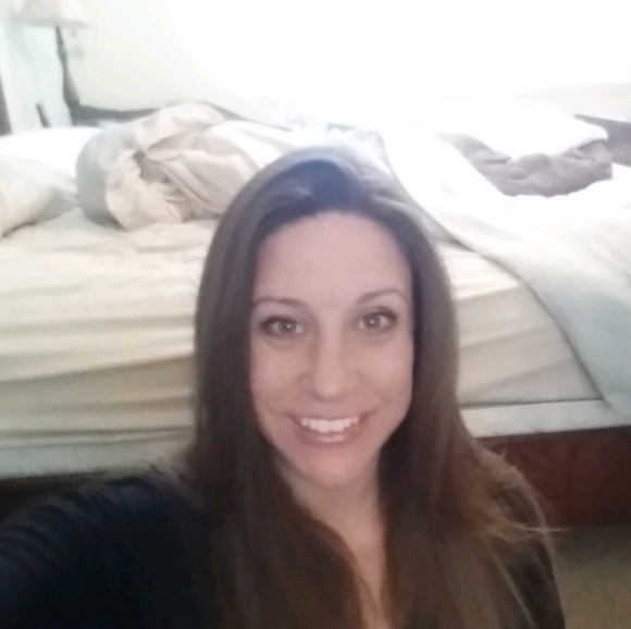 Meet your Posher, Julie - Picture 1 of 1